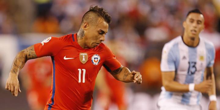 Eduardo Vargas vuelve a ser goleador de la Copa América