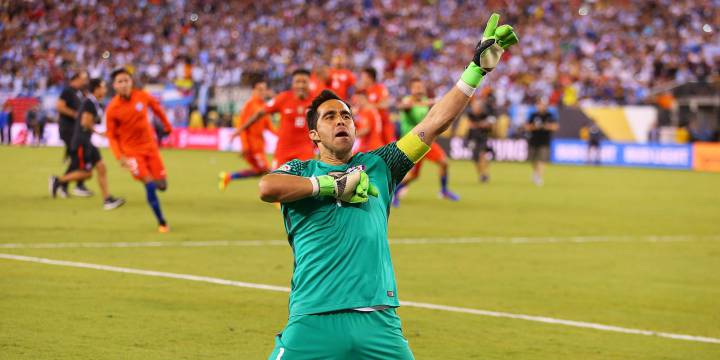 Claudio Bravo, el capitán apareció en las instancias claves
