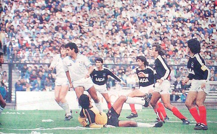 A lo Colo Colo: Independiente juega 2 partidos el mismo día
