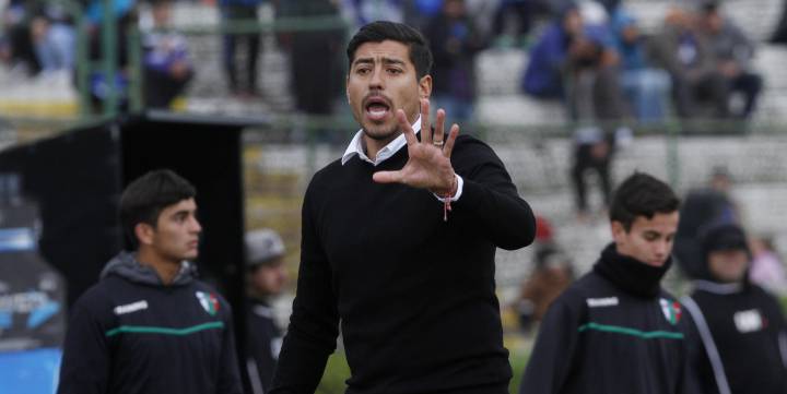 Córdova sólo dejará partir a Campos o Carvajal a Colo Colo