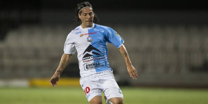 Hugo Droguett renovó contrato y continuará en Antofagasta