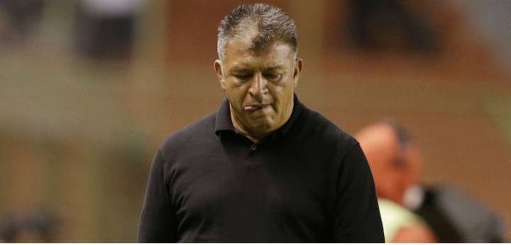 "No me gusta que Sampaoli se ofrezca a cada equipo sin DT"