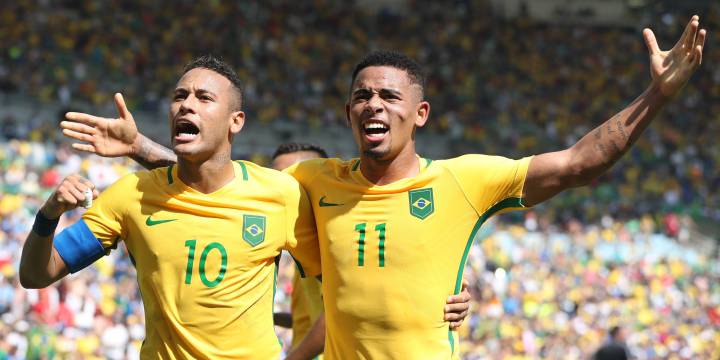 Brasil golea y queda a un triunfo de la "medalla maldita"