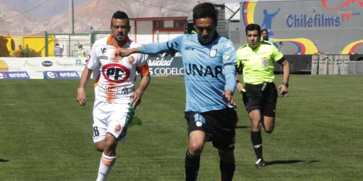Iquique no se complica ante Cobresal y ratifica el liderato