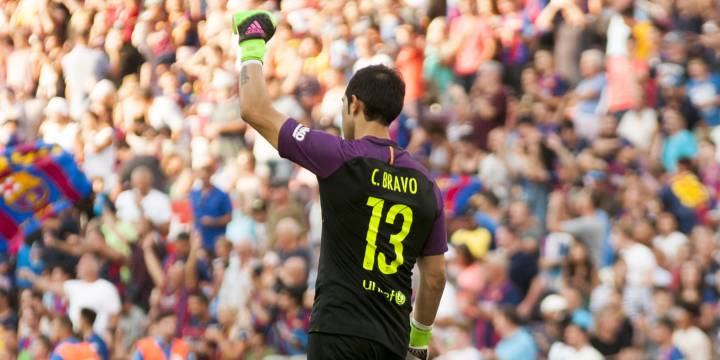 Rafinha: "Claudio Bravo es el mejor y triunfará en cualquier lado"