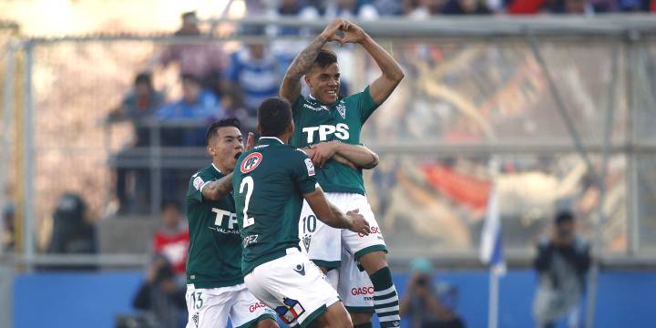 Wanderers sigue en alto y hunde a la UC con dos golazos