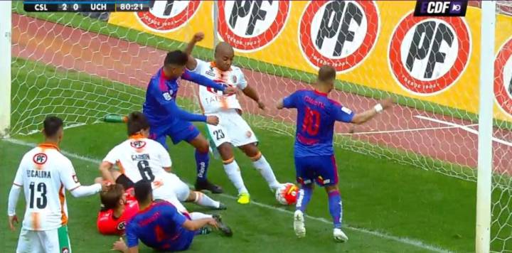 El gol lícito que reclamó la U y no cobró el árbitro ante Cobresal
