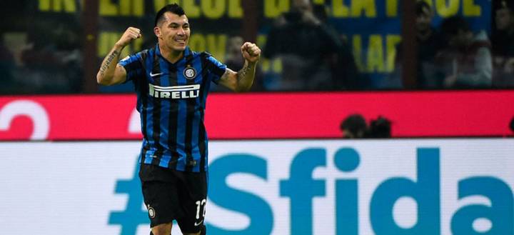 El Inter de Medel celebra por primera vez en la liga italiana