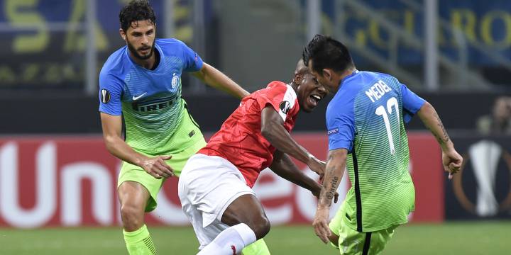 Hapoel BS sorprende y derrota en Italia al Inter de Gary Medel