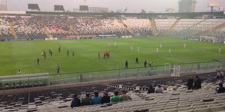 Corte de luz detuvo duelo de Palestino por casi 20 minutos