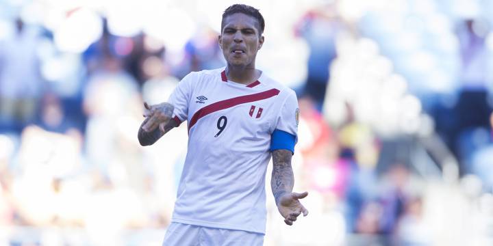 Guerrero y Ruidíaz encabezan nómina de Perú ante la Roja