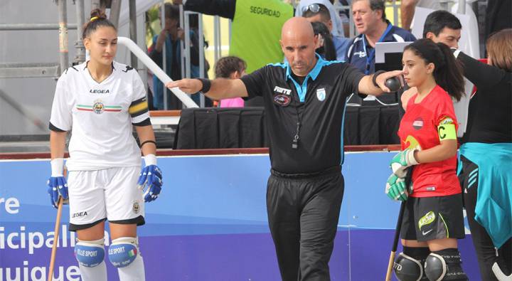 Jueces del mundial de hockey arbitran con camiseta de Iquique