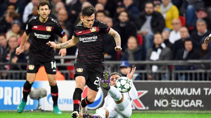 El Bayer y Aránguiz celebran por primera vez en la Champions
