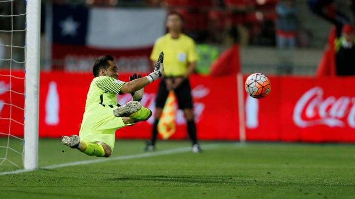 El récord que consiguió Claudio Bravo ante Uruguay