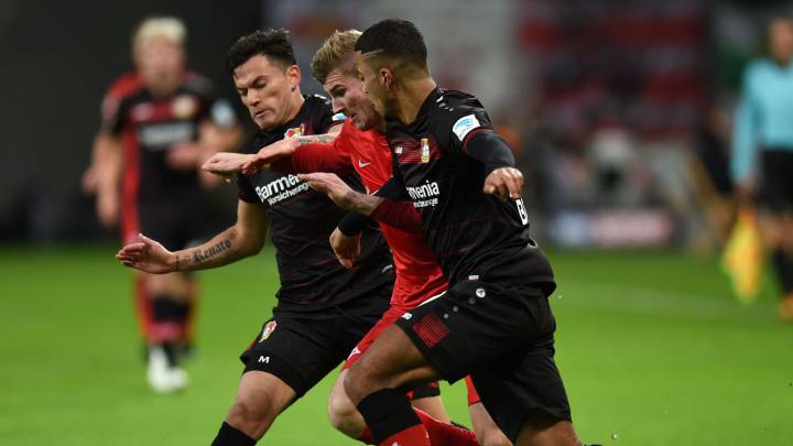 Leverkusen cae con Aránguiz y Leipzig supera al Bayern