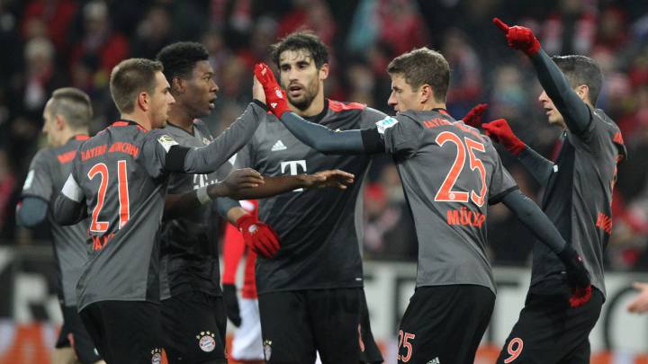 Vidal suma minutos en triunfo que impulsa al Bayern a la cima