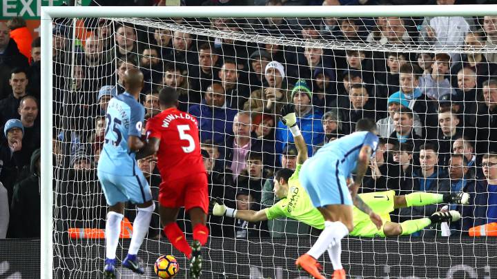Liverpool relega al City de Bravo en la lucha por la Premier