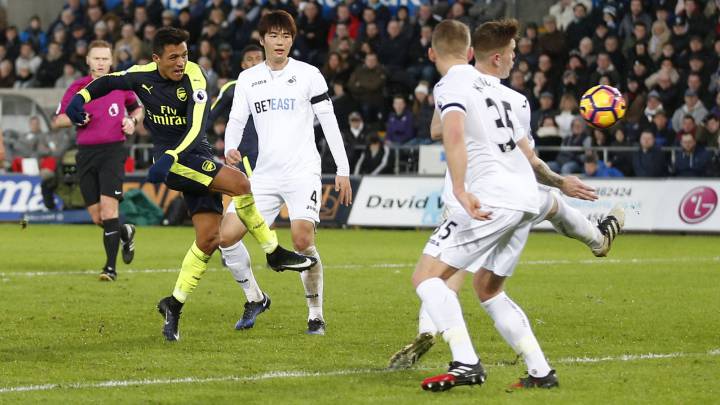 Alexis festeja y lidera cómoda goleada de Arsenal