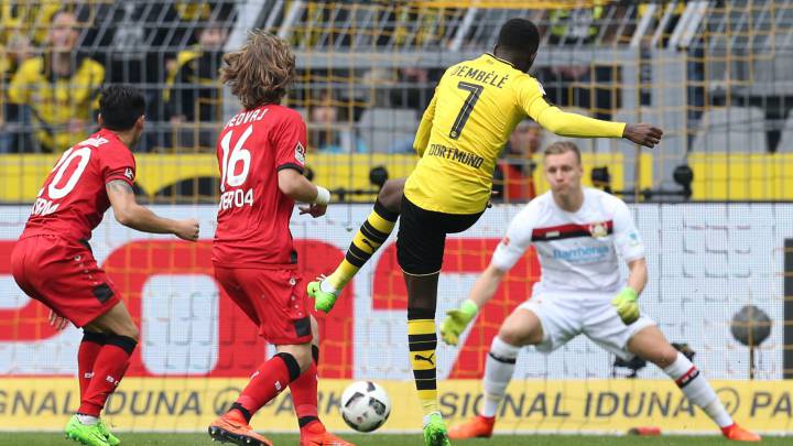 Aránguiz y Leverkusen son humillados en su visita a Dortmund