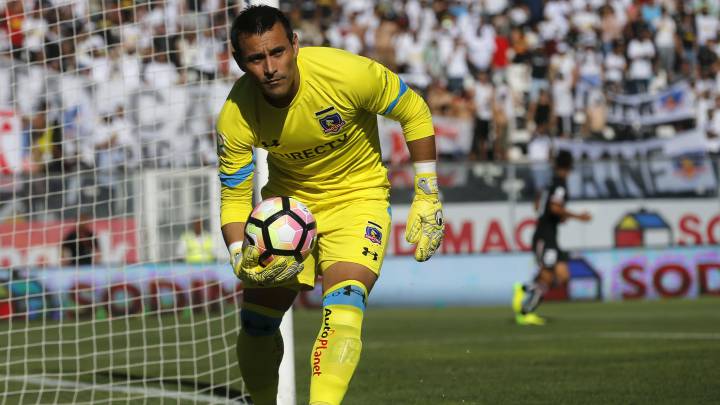 Colo Colo dio a conocer la lesión que afecta a su portero Justo Villar