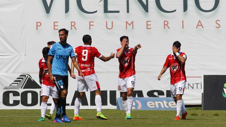 Iquique no pudo con Huachipato y cedió la punta