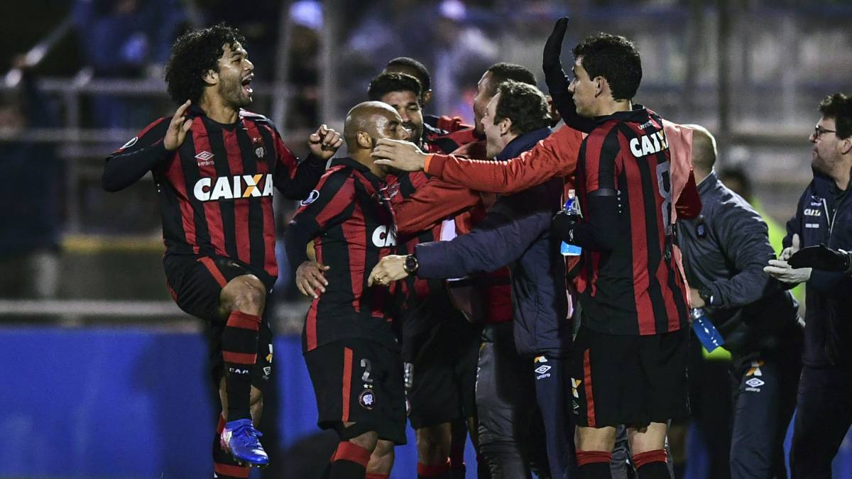 Universidad Católica 2-3 Atlético Paranaense: resumen, crónica y goles