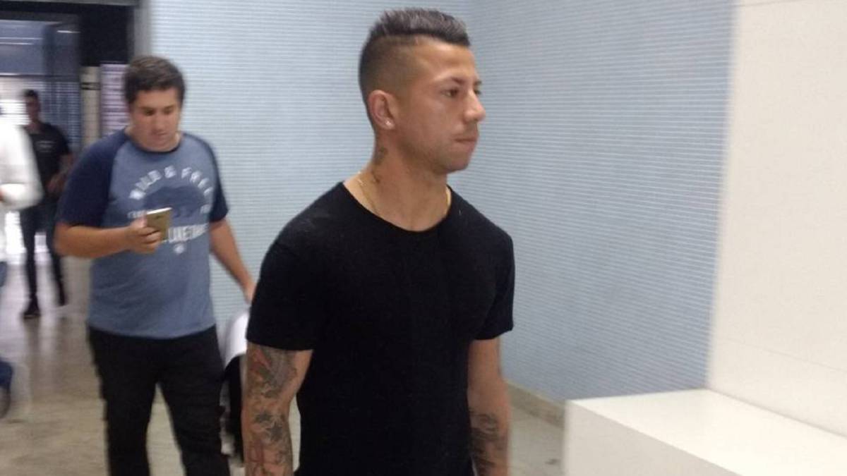 Leo Valencia no pudo debutar en Botafogo por problema judicial