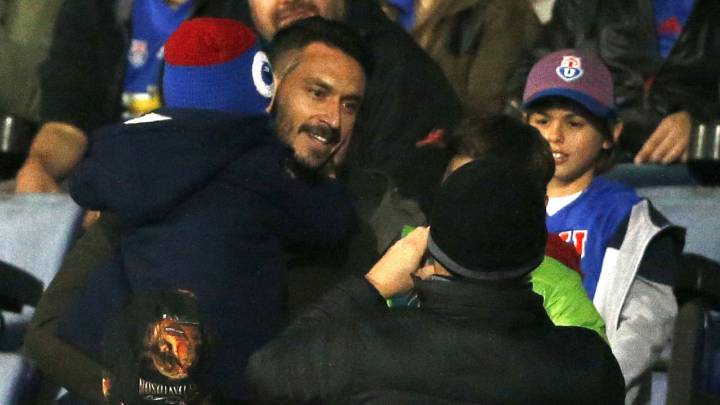 Mauricio Pinilla arribó al estadio para ver el duelo de la U