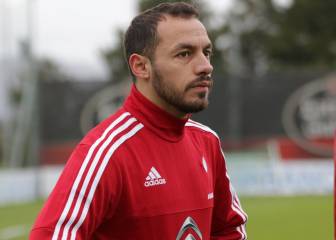 Celta le retira el '5' a Marcelo Díaz que busca una rápida salida