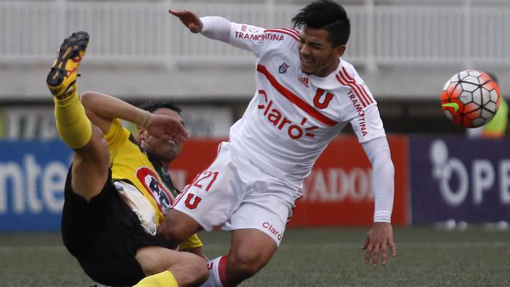 La positiva racha de la U jugando en pasto sintético