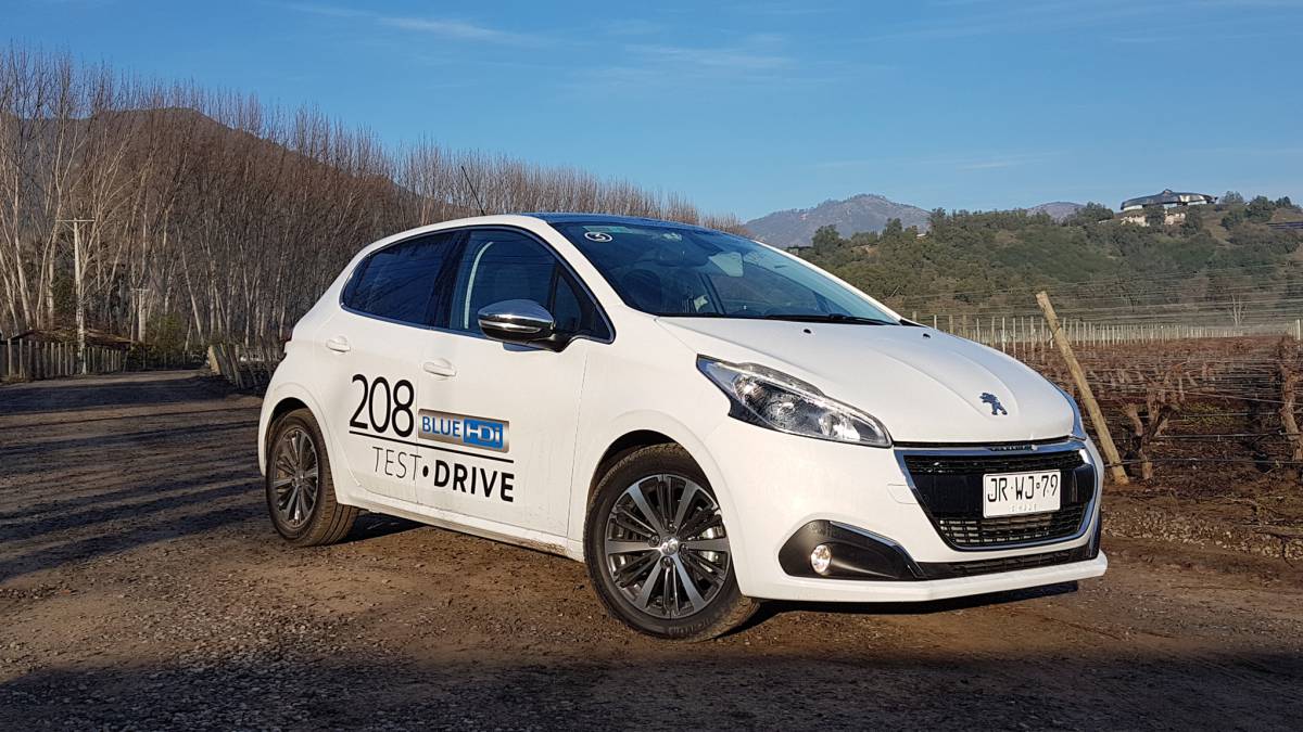 Más rendimiento y menos emisiones: debutó en Chile el nuevo Peugeot 208 BlueHDi