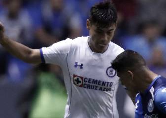 Felipe Mora anota en duelo marcado por las expulsiones
