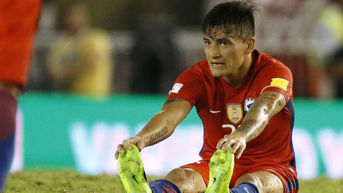 Charles Aránguiz se pierde los duelos ante Ecuador y Brasil Charles Aránguiz se pierde los duelos ante Ecuador y Brasil