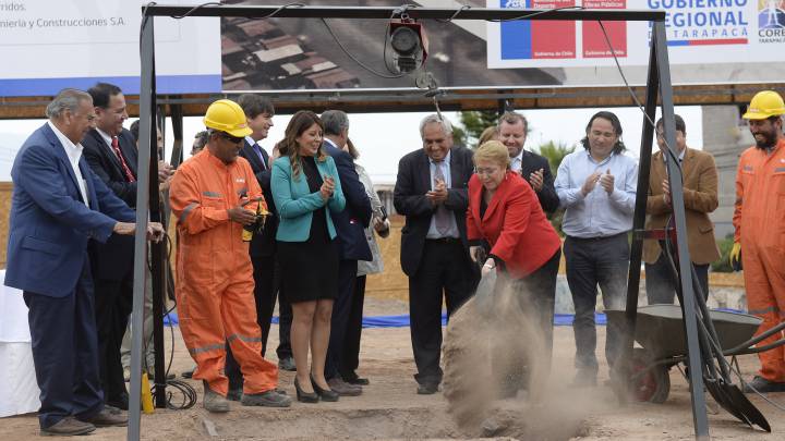 Bachelet pone primera piedra en el nuevo Tierra de Campeones