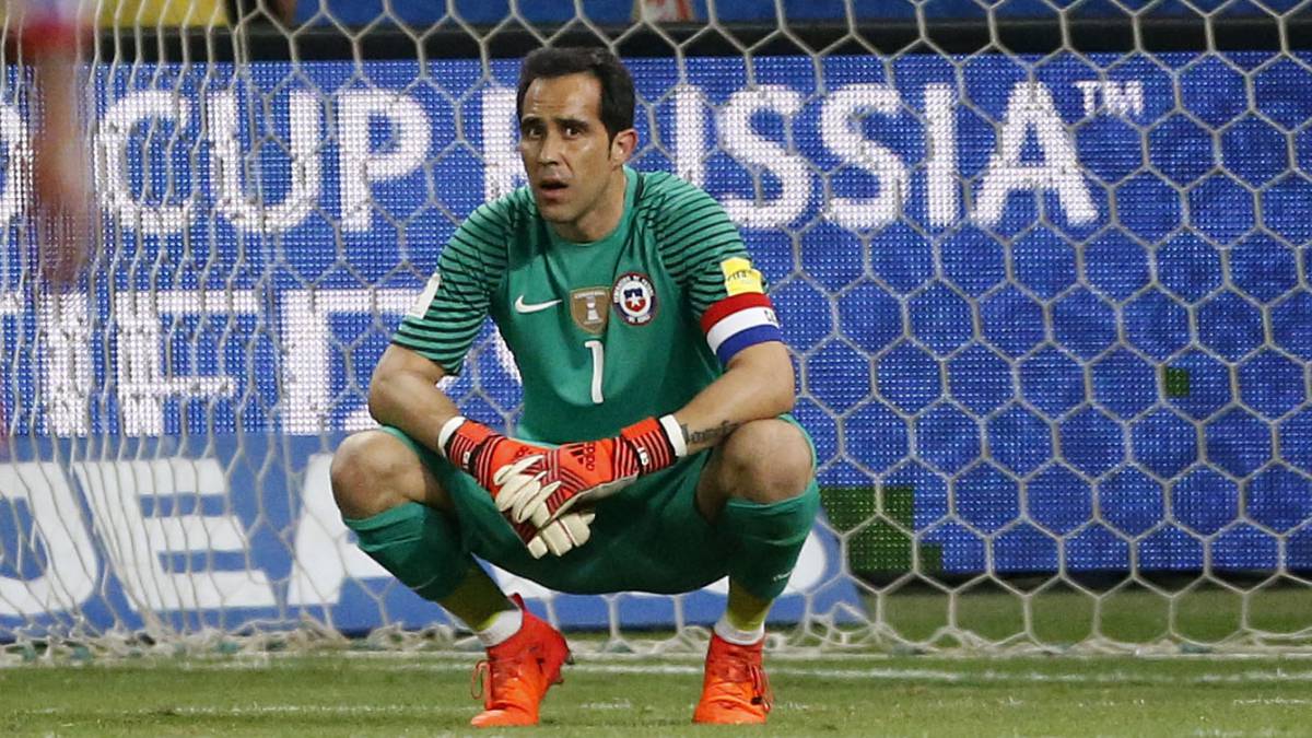 Claudio Bravo se replantea su futuro en la Roja tras polémicas