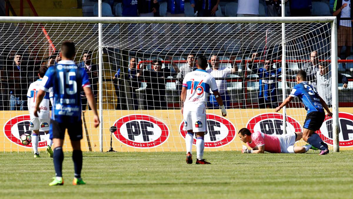 Huachipato venció a Católica con un Soteldo determinante