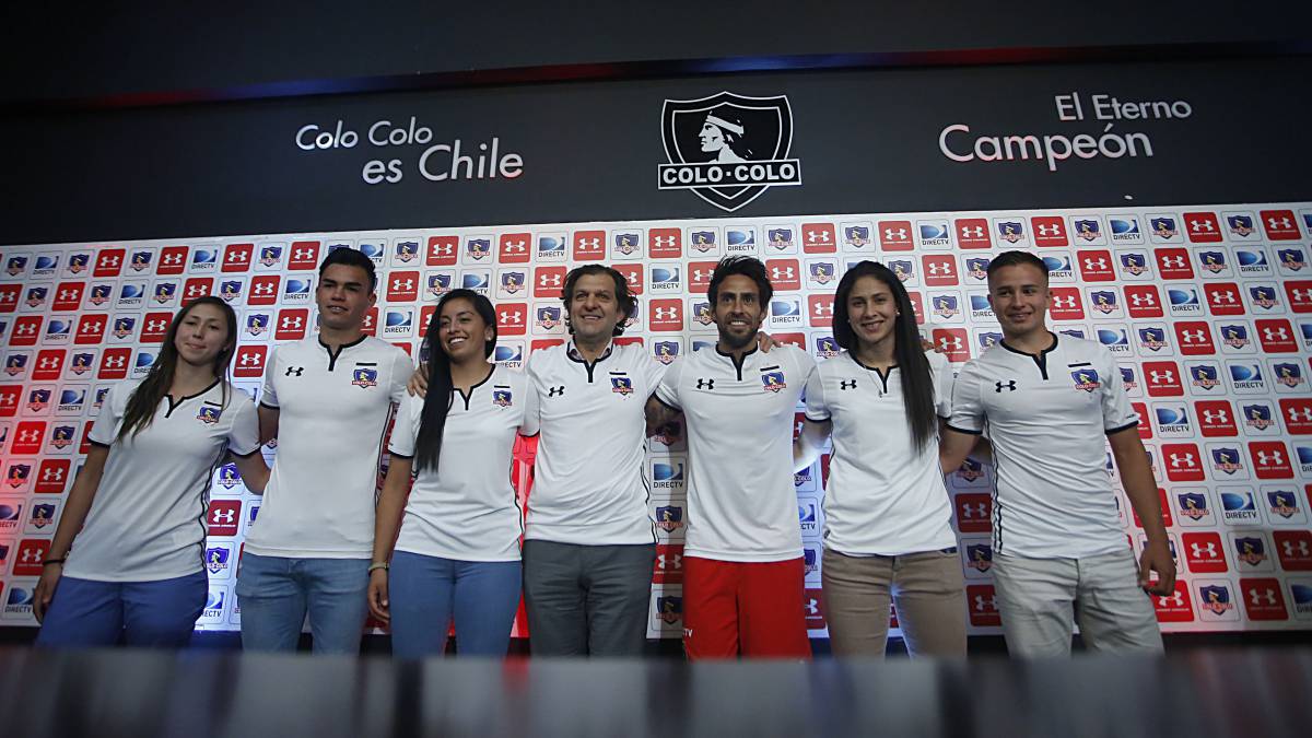 Colo Colo presenta la camiseta para el 2018 en el Monumental