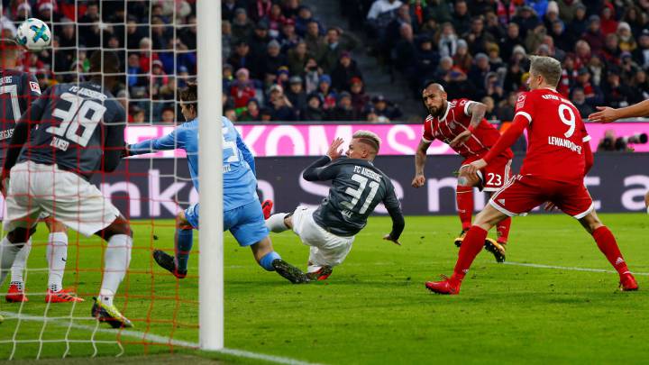 Bayern 3-0 Augsburgo: Vidal fue la gran figura