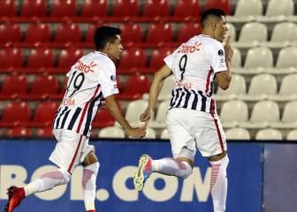 Libertad se acerca a la final tras vencer con polémica a Independiente