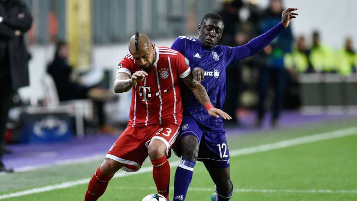 Bayern de Vidal gana sin brillar en Bélgica