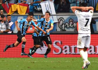 Gremio sufre, pero supera a Lanús y se acerca al título