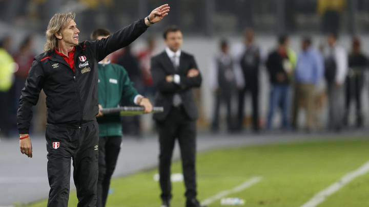 "Lo de Chile es la interrogante de la mayoría de los que estamos en el fútbol"