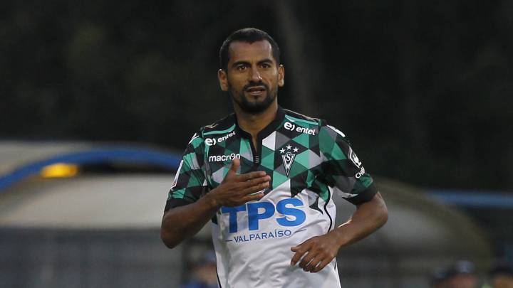 Sigue el éxodo en Wanderers: mediocampista deja el club y vuelve a Palestino