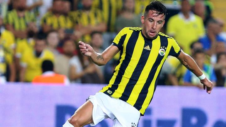Isla participó en la agónica victoria del Fenerbahce