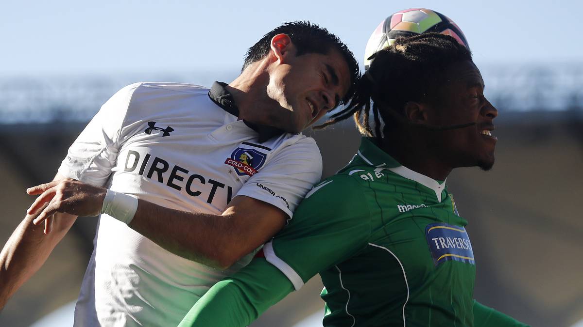 Esteban Paredes se unió a la moda rubia de Colo Colo
