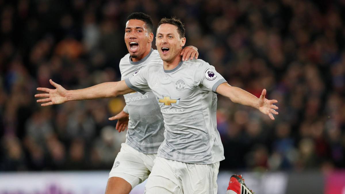 El Manchester United de Alexis Sánchez dio vuelta el marcador en los descuentos, luego de un complicado partido que fue de menos a más intensidad.