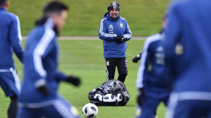 Sampaoli es acusado de armar el equipo por presión de la prensa