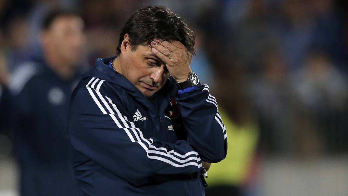 Hoyos es desvinculado de Universidad de Chile tras estrepitosa derrota en Brasil