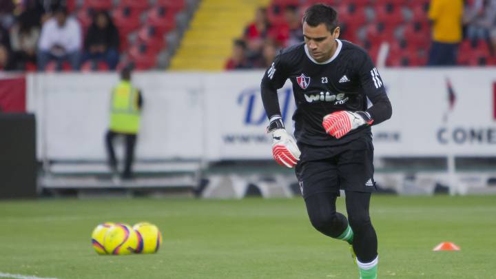 Cristopher Toselli lidera la lista de desechados en Atlas