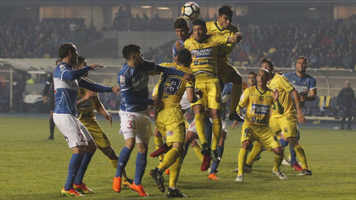 El Campanil no pudo mantener su racha de victorias consecutivas y empataron frente el líder del torneo. Cristián Muñoz tuvo una gran atajada.
